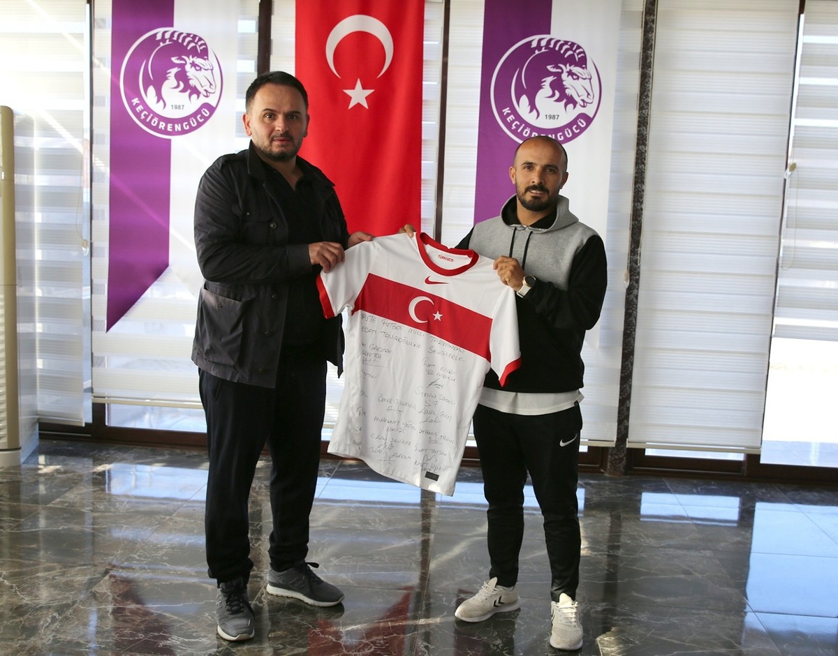 Başkan Tahiroğlu'na Milli hediye