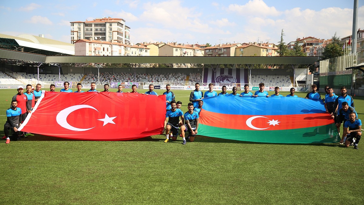 SENİNLEYİZ AZERBAYCAN!