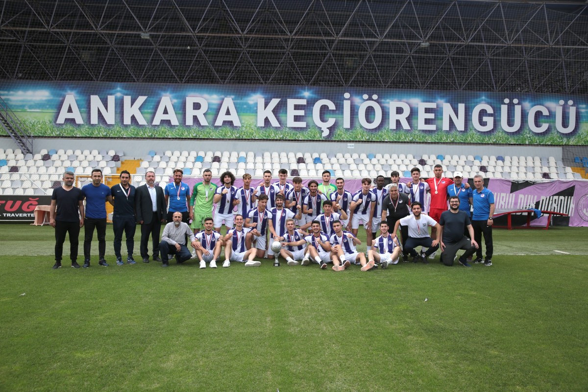 Ankara Keçiörengücü U-19 futbol takımımız kupasına kavuştu